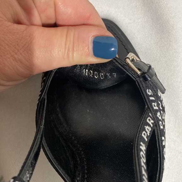 Louis Vuitton - Picture 6 of 9